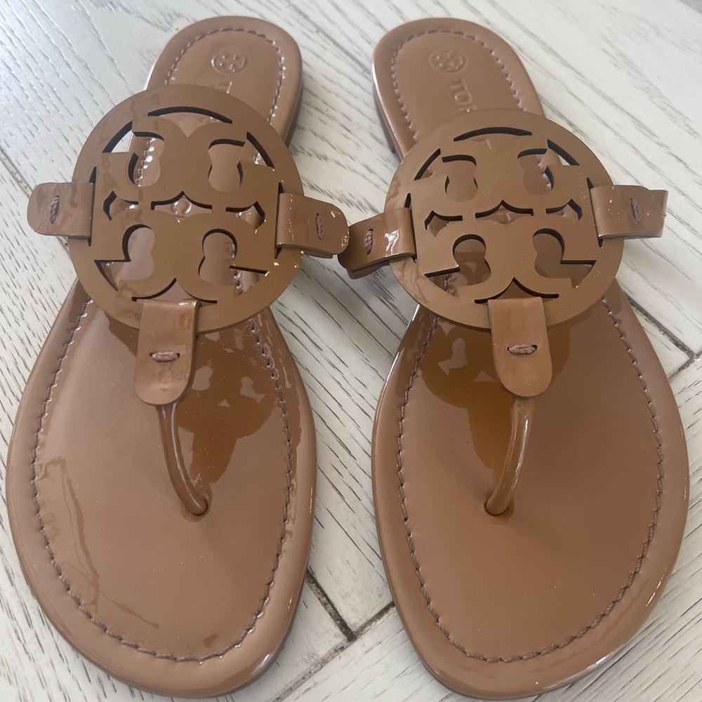 Tory Burch Tan Miller Sandals Iconic Glossy Patent Leather Design - Picture 5 of 10